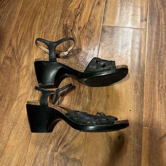 Dansko comfy strappy sandals - Picture 5 of 6